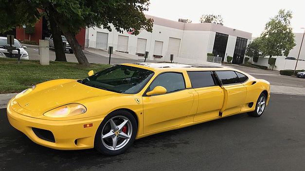 Ferrari limousine wanhopig op zoek naar koper