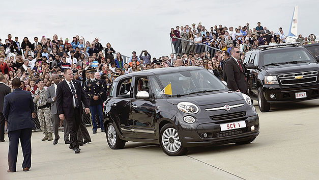 300.000 dollar voor Fiat 500L van de paus