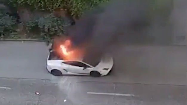 Une Lamborghini Gallardo ravagée par les flammes (+VIDEO)