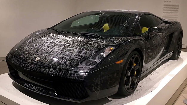 Bekraste Lamborghini Gallardo in museum getoond