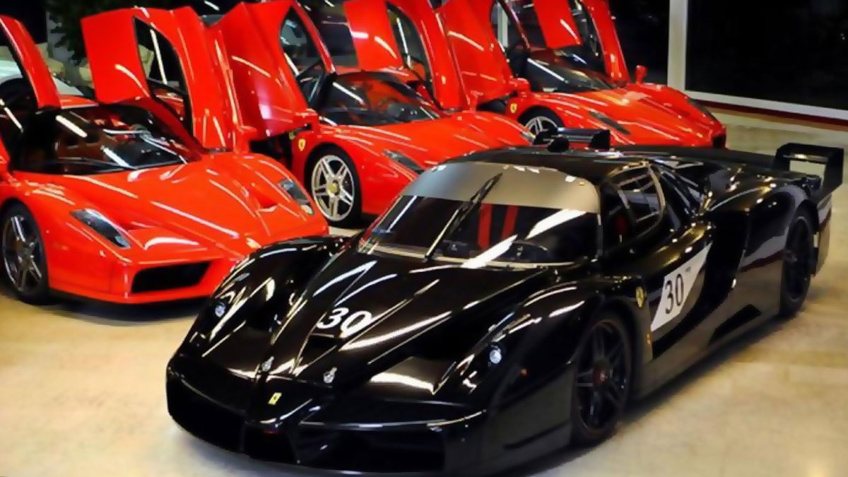 De Ferrari Enzo en FXX van Schumacher staan te koop