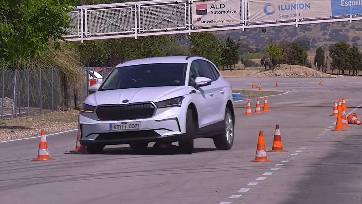 Na de Mustang Mach-E: Skoda Enyaq iV faalt op elandtest