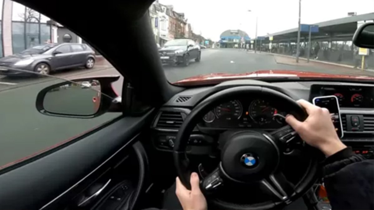 BMW M4 drift door straten Mol