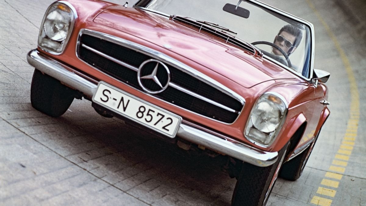 Mercedes viert 60e verjaardag van Pagode