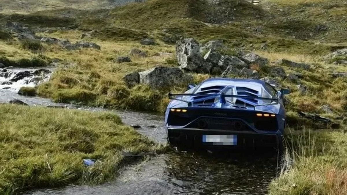 Man crasht Lamborghini van 840.000 euro… en rijdt weg met een andere