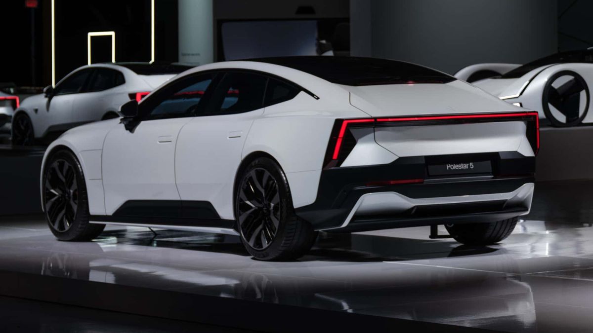 Polestar 5 : de l’ombre à la lumière