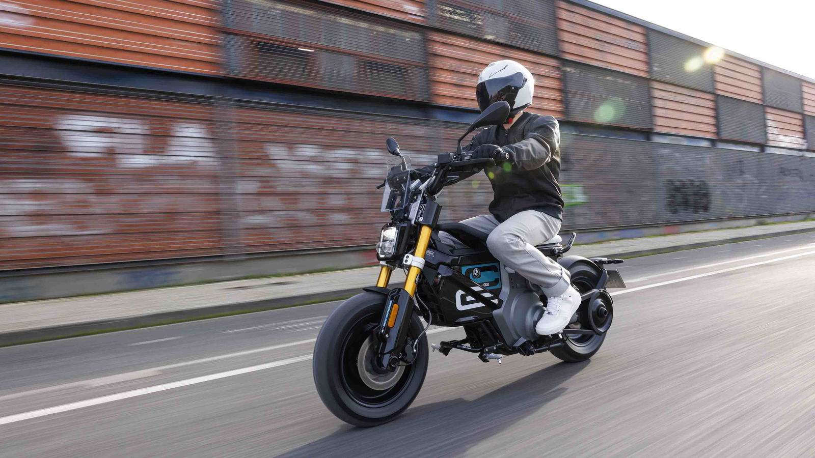 ESSAI – BMW CE-02 11 kW : le scooter électrique techno pour explorer les villes