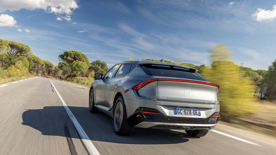 062_KIA_EV6-3600x2400