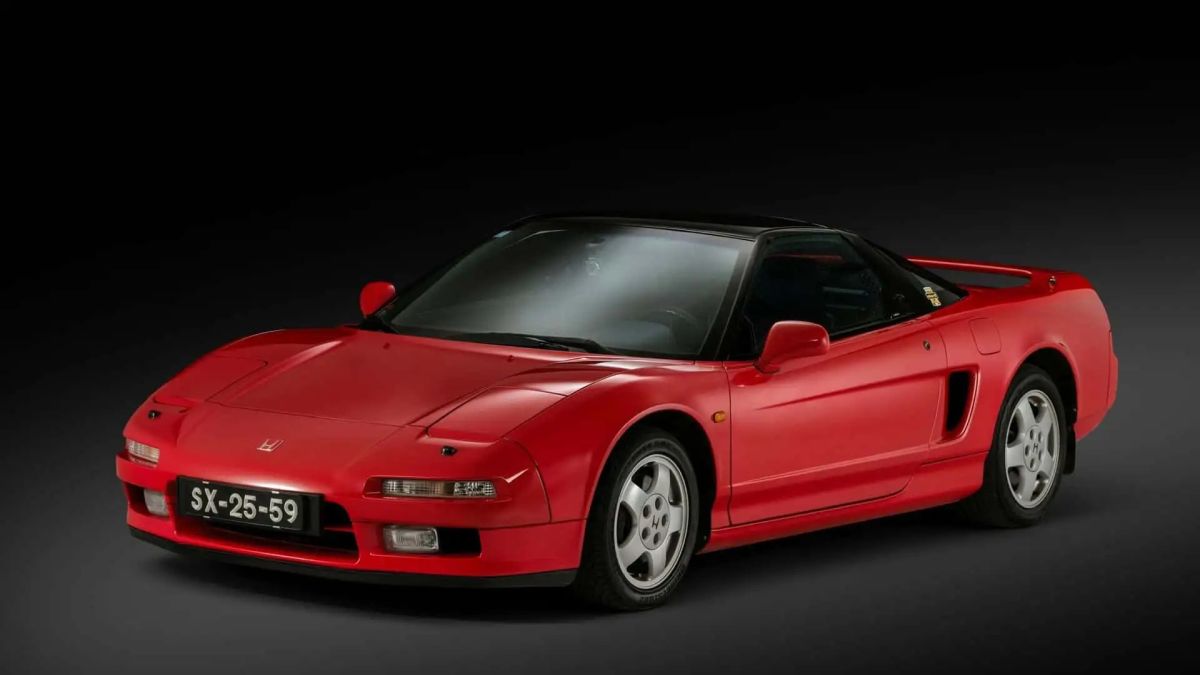 Ayrton Senna’s vorige auto, een rode Honda NSX, voor een fortuin te koop in Groot-Brittannië