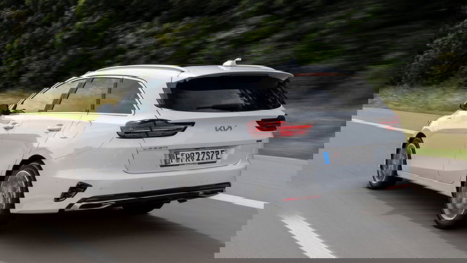 kia--ceed-sw--2023-m-2