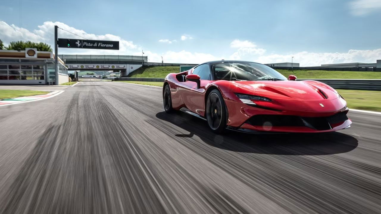 Ferrari geeft garantie op batterijen van hybrides… als je rijk bent