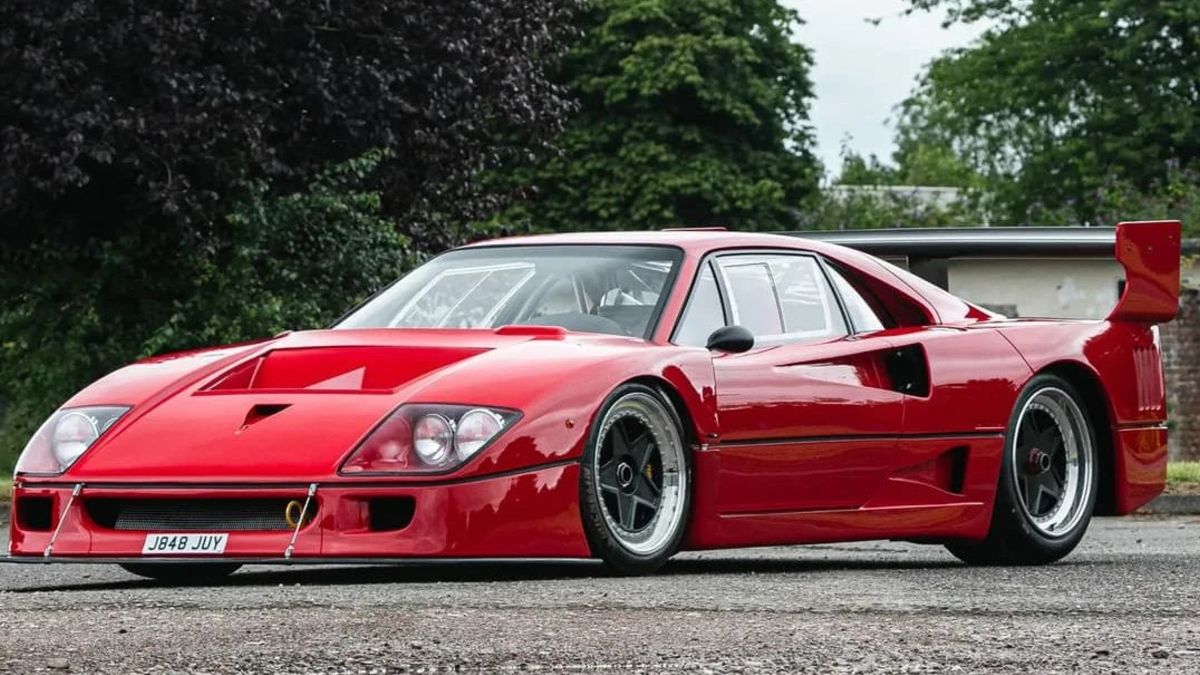 Profondément modifiée, cette Ferrari F40 semble être une bonne affaire