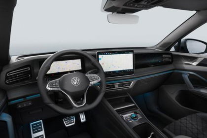 Volkswagen Tiguan R-Line eTSI 150 DSG MY24 Pano Nav SHZ ...