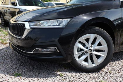 Skoda Octavia Lim eTSI 150 DSG Selec LED Nav SHZ Ke...