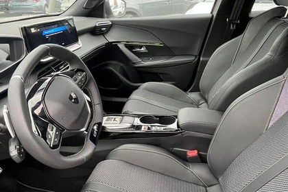 Peugeot 2008 GT 130 EAT8 ACC 360° Keyless PDC Full-LE...