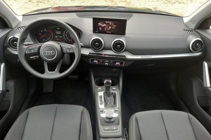 Audi Q2 Advanced Matrix-LED Schiebedach SHZ 35 TDI...