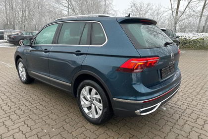 Volkswagen Tiguan Elegance 4x4+AHK+PANORAMA+NAVI+LED-MAT...