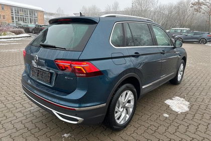 Volkswagen Tiguan Elegance 4x4+AHK+PANORAMA+NAVI+LED-MAT...