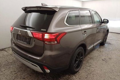 Mitsubishi Outlander 4WD CVT 7-Sitzer Diamant Edition+ 1...