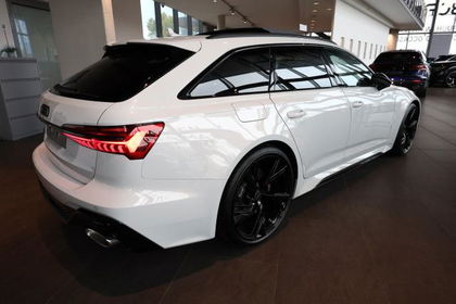 Audi RS6 Avant Tour Laser 22Z Pano Leder HUD Stadt...