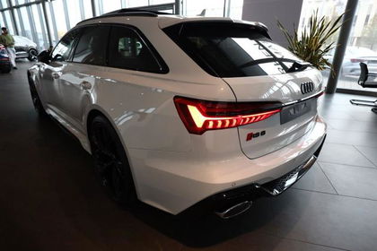 Audi RS6 Avant Tour Laser 22Z Pano Leder HUD Stadt...