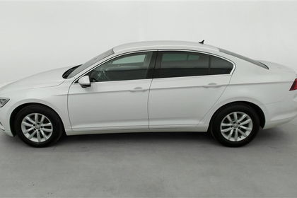 Volkswagen Passat 1.6 TDi SCR DSG/NAVI/FULL LED/JA/PDC AV AR