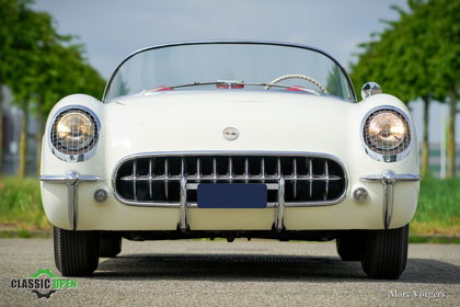 chevrolet-corvette-c1-1954-blue-flame-creme-white-02