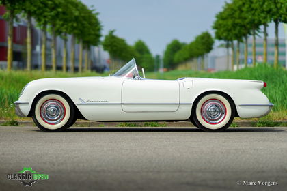 chevrolet-corvette-c1-1954-blue-flame-creme-white-03