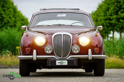 daimler-250-v8-1967-maroon-red-burgundy-leather-01a