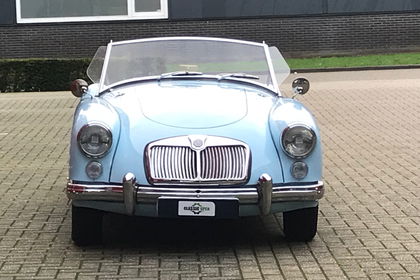 mga-1600-roadster-1960-irish-blue-02