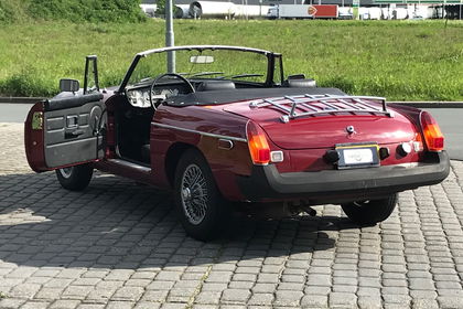 mgb-donker-rood-1800-overdrive-1979-04