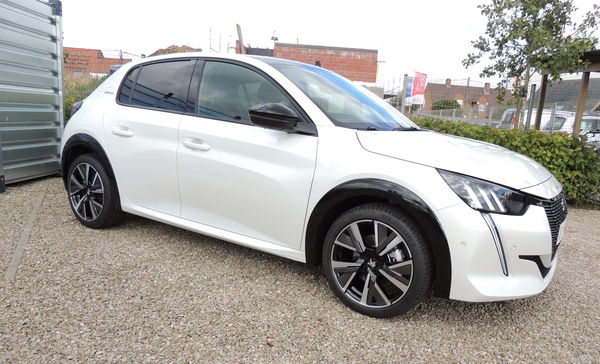 Peugeot New 208 GT-Line 1.2 PureTech 130pk