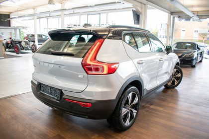 Volvo XC 40 P8 RECHARGE, PANO, HARMAN/KARDON, APPLE CARPL, PILOT ASSIST