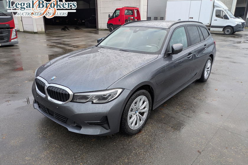 BMW 330e Touring xDrive PHEV