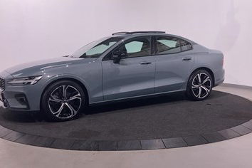 Volvo S60 B5 MHEV AWD ULTIMATE DARK AUT. + PANO + HEAD-UP + 360° + 19”