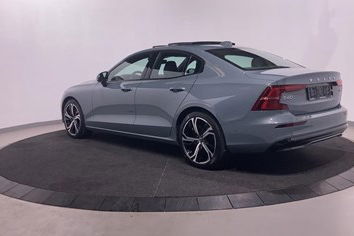 Volvo S60 B5 MHEV AWD ULTIMATE DARK AUT. + PANO + HEAD-UP + 360° + 19”