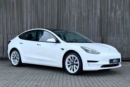 Tesla Model 3 Standard Range Plus - Facelift 2022 | Autopilot | 19"