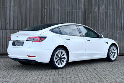 Tesla Model 3 Standard Range Plus - Facelift 2022 | Autopilot | 19"