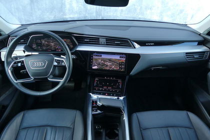 Audi E-Tron +320km AUTONOMIE*2J GARANTIE*SCHUIFDAK*ACC*360°CAMERA*KEYLESS*GPS*DAB*20"*55 QUATTRO 408pk*TOPWAY.BE