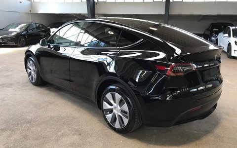 Tesla Model Y Long Range versch beschikbaar