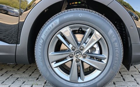 Opel Grandland 1.5D TURBO BUSINESS EDITION AUTOMAAT T8 130PK *MULTIMEDIA *NAVI PRO *DONKER GETINTE RUITEN ACHTER