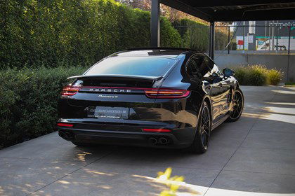 Porsche Panamera 4 E-HYBRID