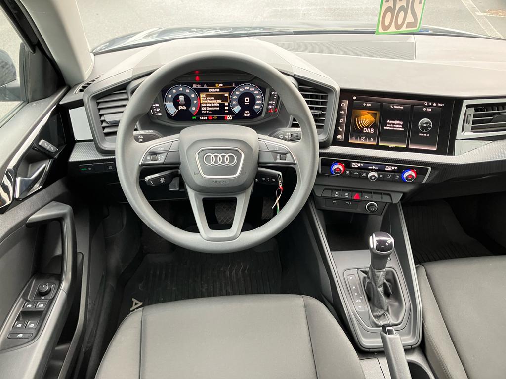 Audi A1 Sportback 30 TFSI 110pk S tronic Attraction aut. airco / sensoren v+a