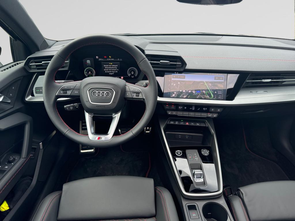 Audi A3 Sportback Sportback 45 TFSI e PHEV Competition S tronic (180 kW) PANO / B&O / MATRIX / AMBIANCE LIGHT