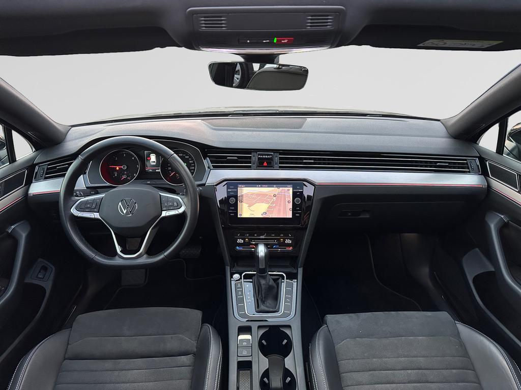 Volkswagen Passat Variant PANO DAK*TREKHAAK*ACC*AUTOMAAT*CARPLAY*CAMERA*1J GAR*TOPWAY.BE