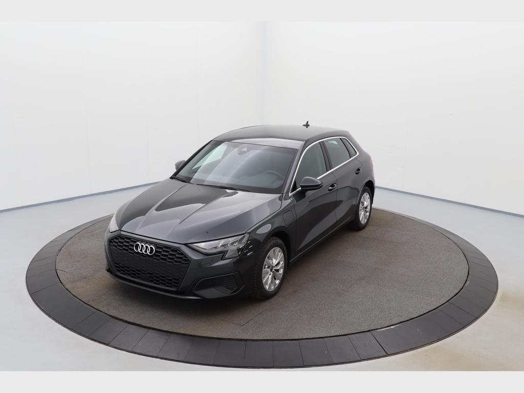 Audi A3 Sportback Audi A3 Sportback Attraction 204 PK Automaat