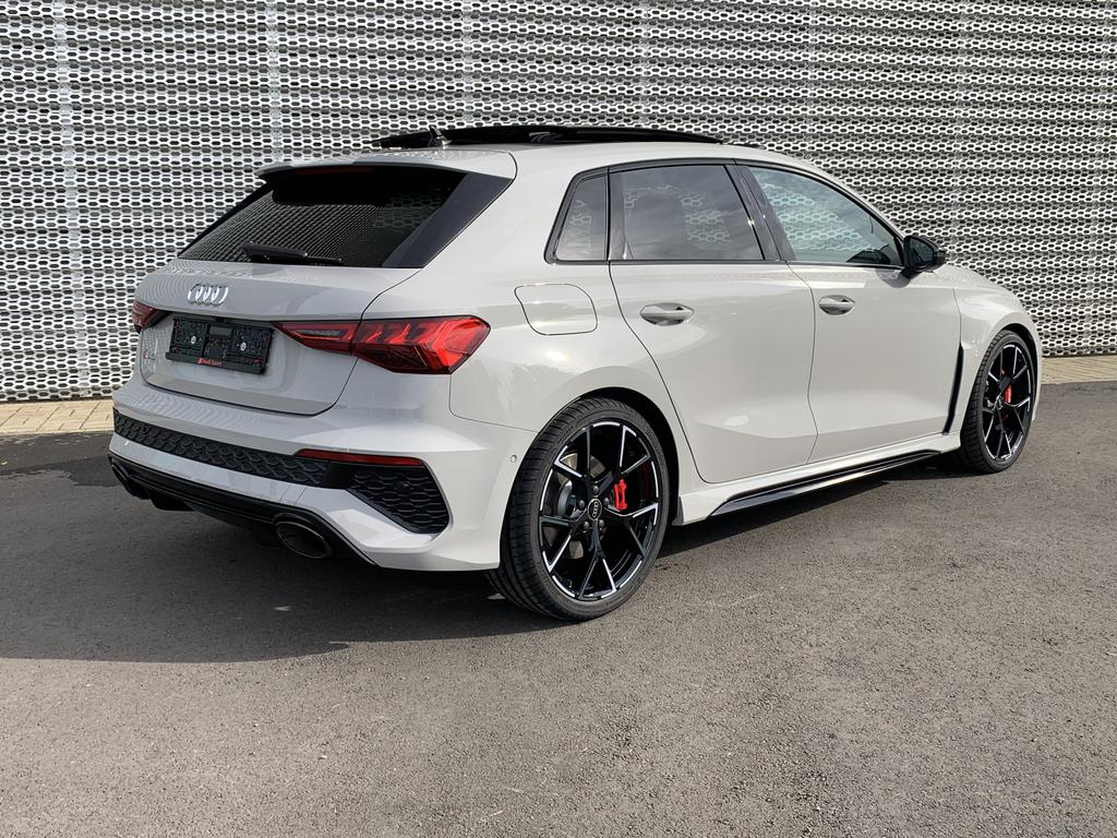 Audi RS3 Sportback Audi RS 3 Sportback    294(400) kW(ch) S tronic