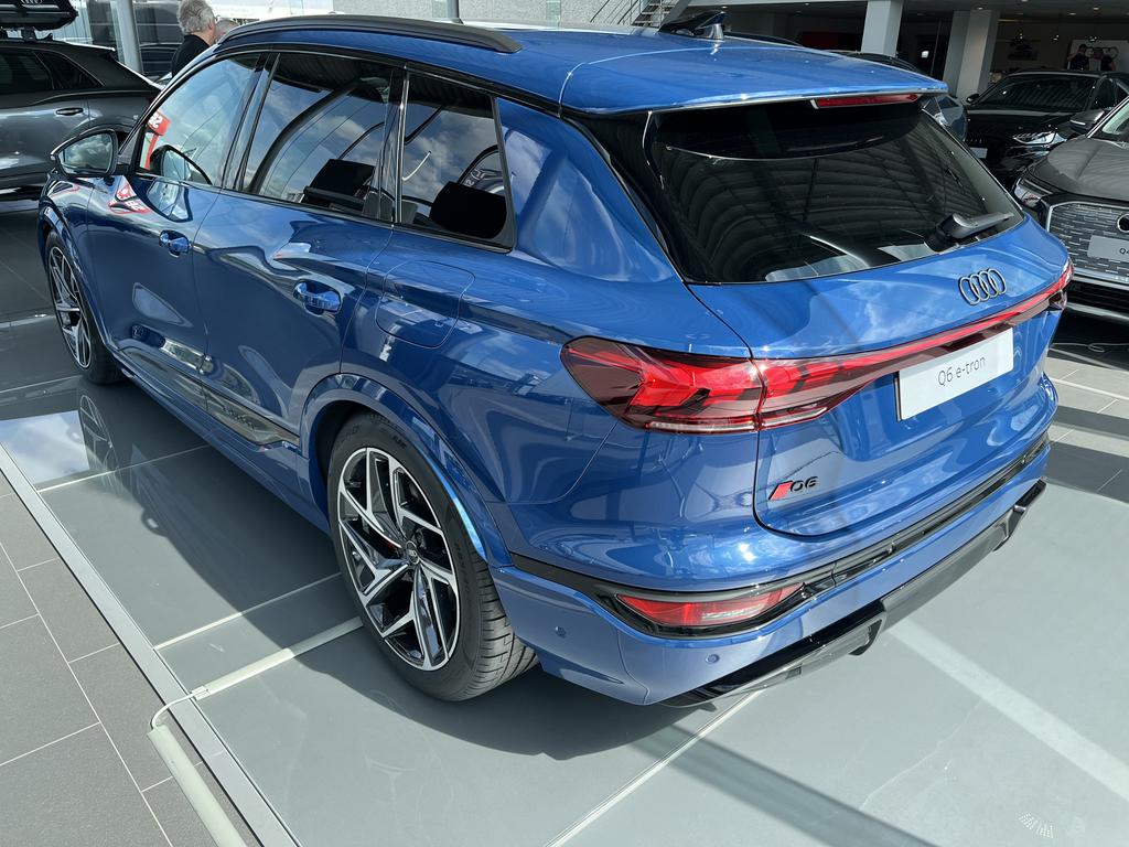 Audi Q6 e-tron Audi Q6 SUV e-tron quattro 285 kW