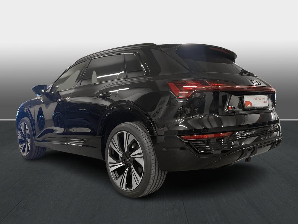 Audi Q8 e-tron Audi Q8 S line 55 e-tron quattro 300 kW