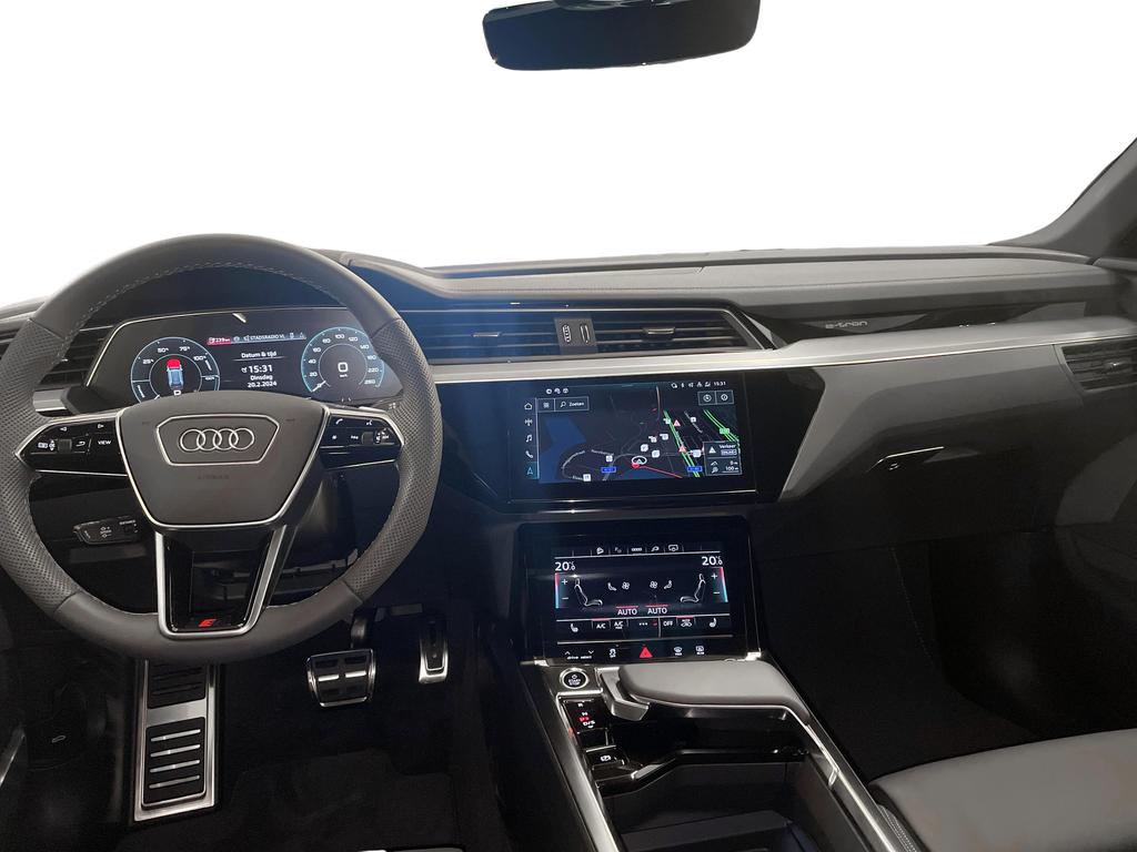 Audi Q8 e-tron Audi Q8 S line 55 e-tron quattro 300 kW